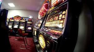 Filipino sports bettor placing a live basketball wager on jilino1 live mobile